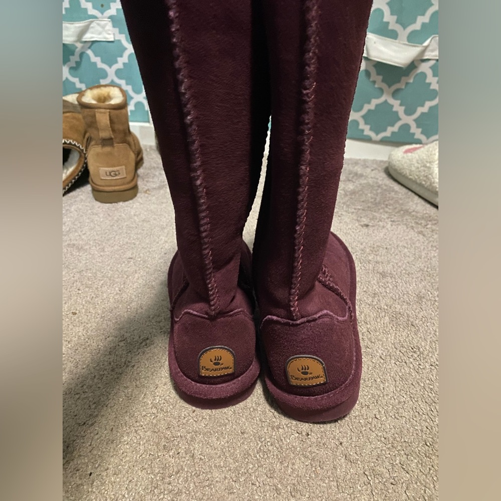 Womens size 8 Bearpaw Boots